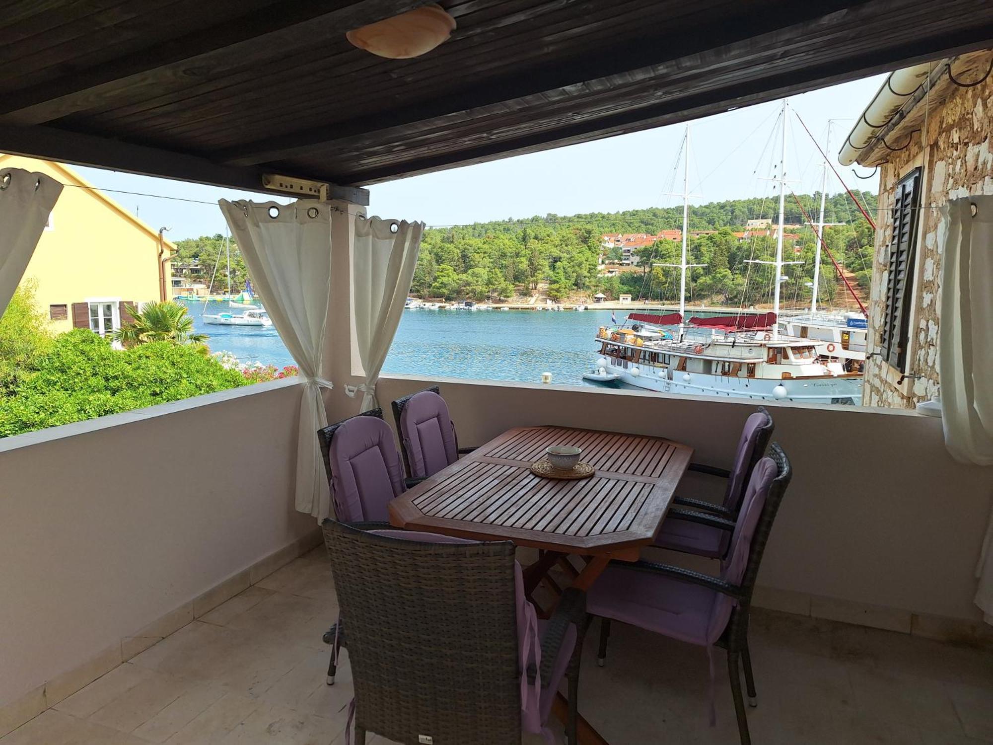 Two-Bedroom Apartment With Sea View,Big Terrase And Garden Stari Grad  Ngoại thất bức ảnh